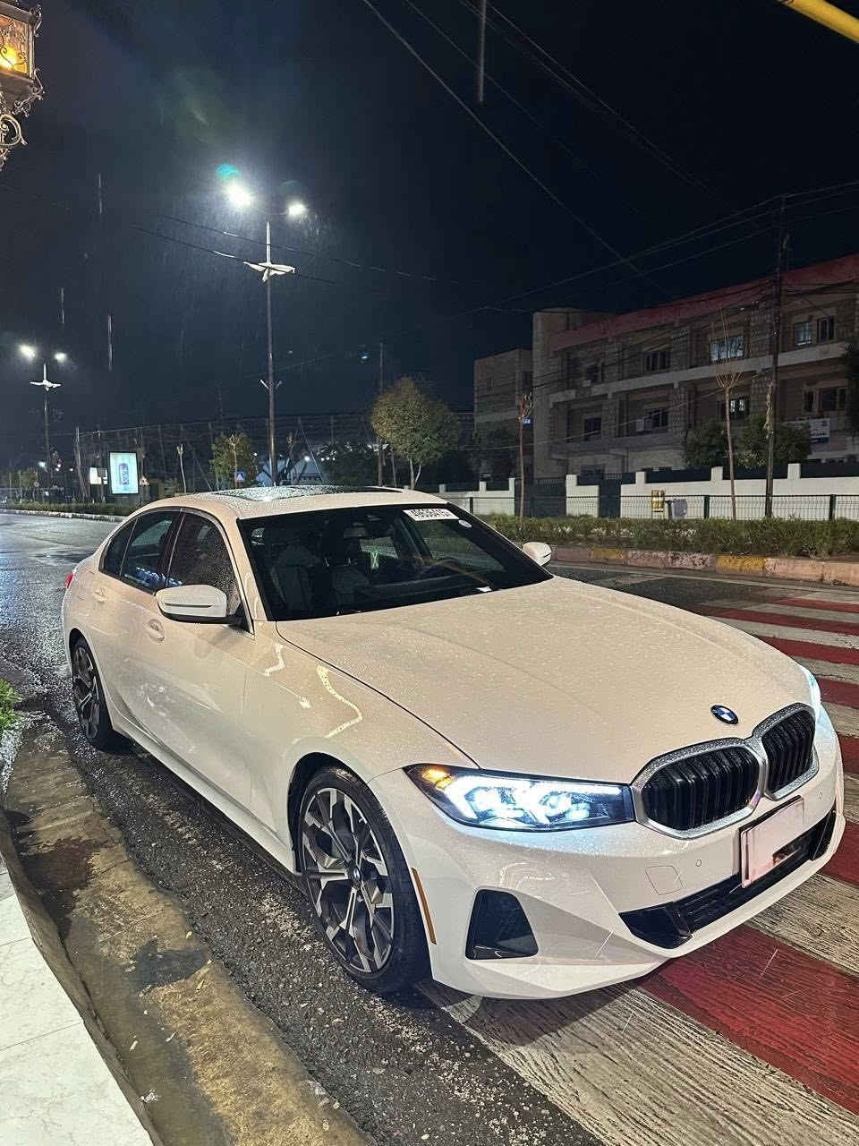 للبيع 

Bmw 330i 2025 
Sport line 
ماشيه الف ميل فقط يعني زيرو 
كشنات جلد هيتر و كهربائي 
ستيرين هيتر 
ليد داخلي 

 السياره بيهه فقط قطعتين تبديل بلادي نفس اللون

السياره بدون صبغ بدون دواخل بدون ايرباك 

للاستفسار 
***********
