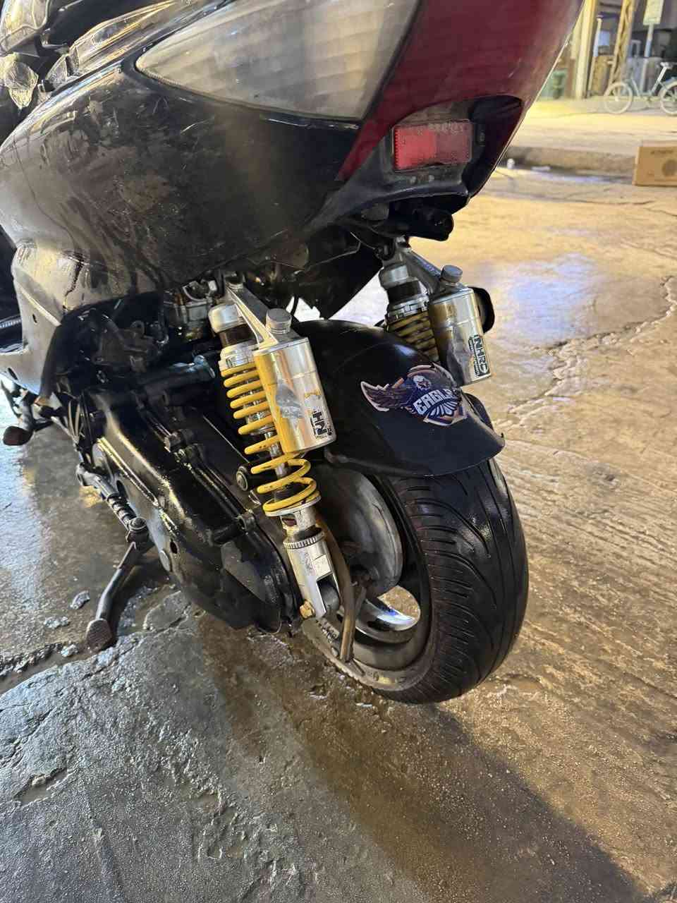 السلام عليكم اخواني الأعزاء سكنس نثيه 140 للبيع الدراجه بيه سلف رياضي ودبلات امامي رياضي ودبلات خلفي رياضي وصالنصه ستيل ام الكاتم و قبضه سكليتر رياضي و بنز بريك رياضي وياله وتايرات كلش نضيفه الدراجه متروكه صارله شهرين اجيت اشغله متشتغل ابيعه كوم حديد 
السعر ٣٠٠ وبيه مجال
الرقم للاستفسار ***********
العنوان بغداد السيديه
