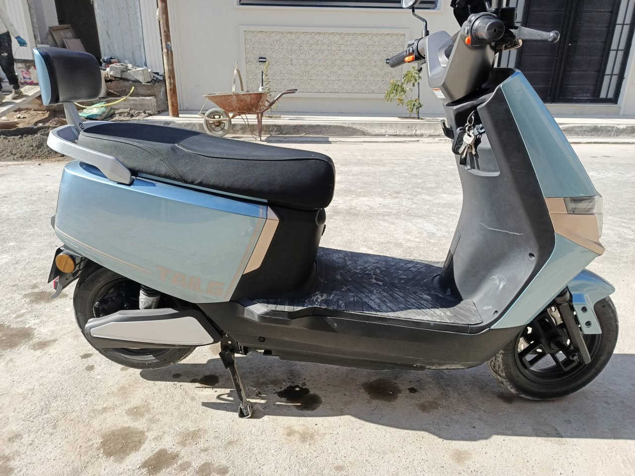 السلام عليكم شباب دراجه شحن 🔋⚡
السلام عليكم شباب دراجه شحن 🔋⚡نوع تايلج TAILG. الغنيه عن التعريف 
عدد البطاريات 6 / 38 امبير / 
الفولتية/ 72 / تايرات جوبلس دسكات امامي خلفي 
لد زنون عالي وناصي واشاره مانع تزحلق وبارك نظام البصمه شاشه ضد الماء الدراجه كلها ضد الماء 
صندوق كبير ملف الدراجه/1200 حقيقي
سرعه الدراجه 3 نمر  65 حقيقي شحن الدراجه يطول يومين او اكثر الشحنه الوحده 70 كيلو متر الدراجه صار الها شهرين من اخذتها من الشركه الوصل موجود من شركه TAILG. دراجه فحم بعدها بنضافتها وجديده السعر 900 بيها مجال الطيبين
العنوان بغداد الجديدة / 
اتصال واتساب موجود وفيس ***********
