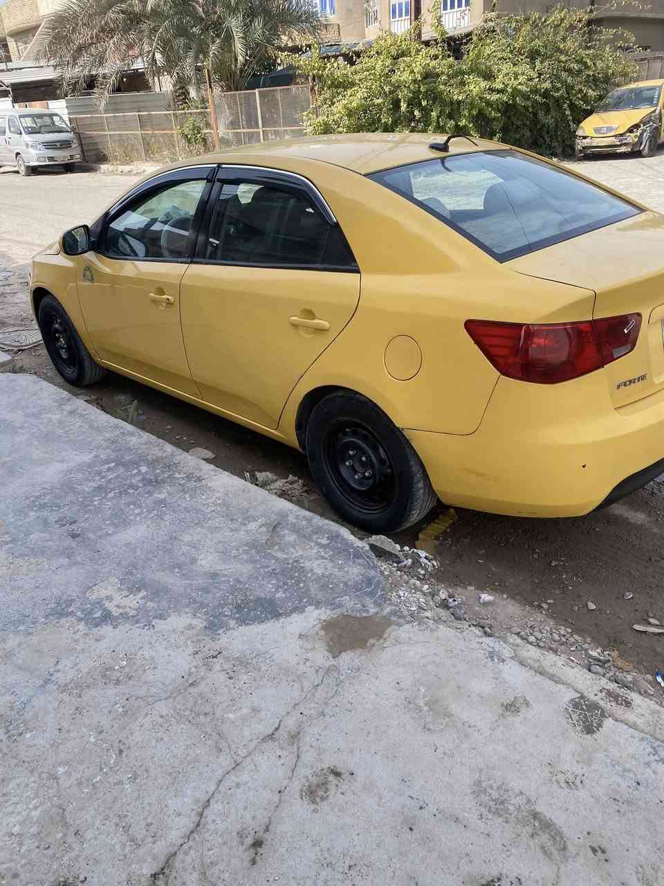 السلام عليكم فورتي وارد أمريكي 2012 محرك 2000 دوش ضربتها جاملغ الأيمن الآمامي مع بنيد لغود سليمة محرك وكير وتبريد جيد جدا السيارة بسمي تحويل ثاني يوم السعر 85 وبيها  مجال. ***********
