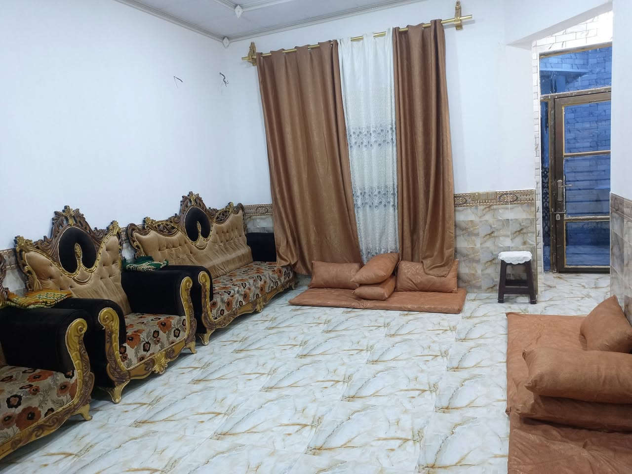 بيت ركن زراعي للبيع مساحه اكثر من 200متر قرب جامع الرؤوف الرحيم  السعر ٦٥بي مجال هذا رقمي ***********

