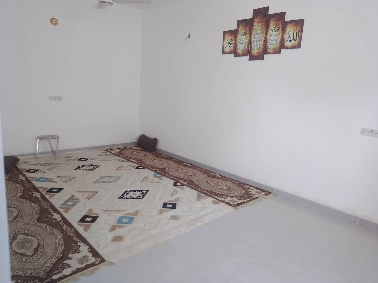 سلام عليكم بيت للبيع ناصريه مكانه شارع السفينه فرع الحضارات مساحته200 3غرف صاله فوك وجوه ومطبخ حار وبارد 
طابو اسهم 
سعر التواصل خاص 
الرقم ***********
220وبي مجال
