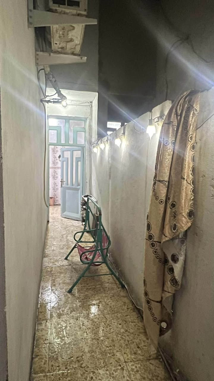 السلام عليكم
دار للبيع 
غرفه وصاله واستقبال ومطبخ وصحيات عدد 2 
مساحه 94متر طابق واحد بناء شيلمان البيت كلش نضيف مكان البيت حي المكرمه خلف مركز شرطه الوفاء بفرعين
السعر مناسب مستعجل عل بيع 
للأستفسار *********** واتساب
