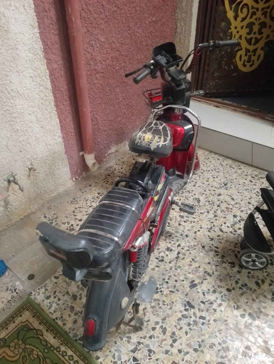 دراجه شحن HISالبيع سرعه 99سعر 300بيهه مجال بسيط في المحموديه قرب للمدرسه الياقوت رقم الهاتف ***********او***********
