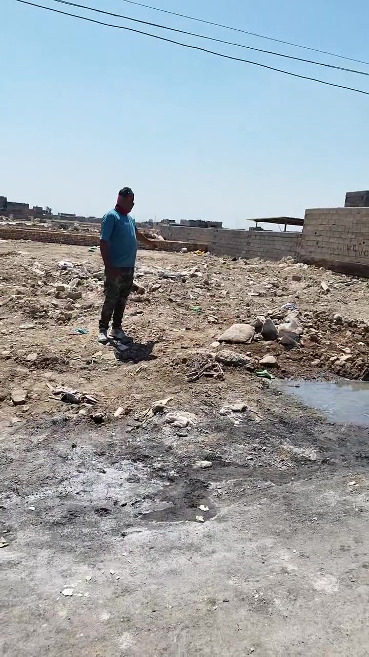 سلام عليكم قطعة أرض ركن مربعا مدينة الصدر منطقة الحميدية شارع سيد عودة تبعد عن التبليط عشرين متر كهرباء فوك القطاع ***********للستفسار
