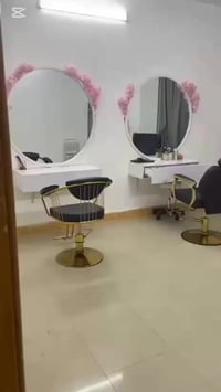 صالون جاهز • ٢٠٠م طابقين • شارع تجاري