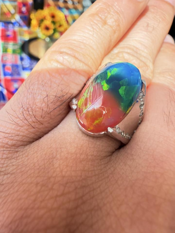 ٱڵهمـ ڝڵ عڵـےمـפـمـב وال مـפـمـב  نوادر الارض من الاوبال الطبيعي ثلاث الوان   مرصع الماس صياغة سيد حجت بالكامل رديوم وشهادة منشأ دولية  حجر طبيعي فاير فول

 ***********
