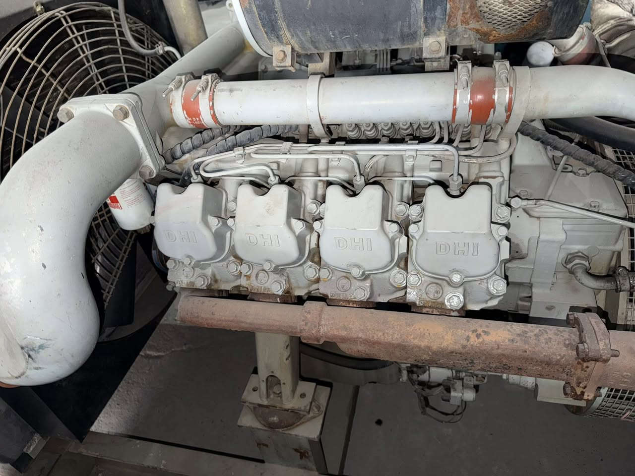 سلام عليكم مولدة دايو 8 سلندر 450kva
سلام عليكم مولدة دايو 8 سلندر 450kva
مولدة بلادي بشرط برغي ما مفتوح بيه 
لا صرف لا بخار نظيف جدا
 مشتغل قليل 
فول اوتو نظام حمايه   
للاستفسار الاتصال + واتساب ***********
