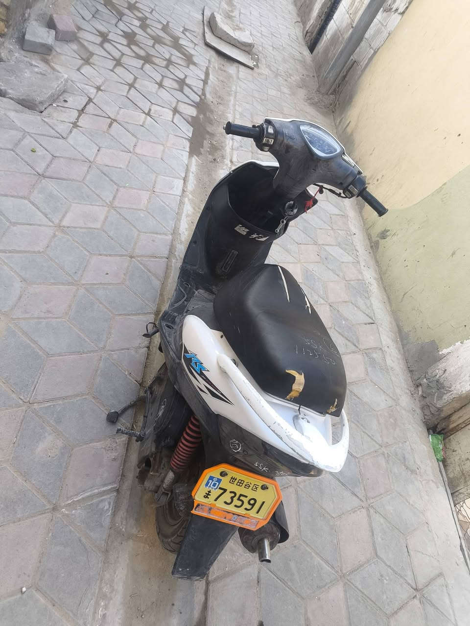 ماكس عدله دراجه صار الها شهرين طالعه من الوكيل دراجه نضيفه نهضه ومعدل يشك الكاع دراجه بلاد نضيفه عوزها بس انت سعرها 950 وبيها مجال بسيط اذا تجي تطيح ميايه مابيع مكاني اسكان قرب مستشفى الحسين


**إذا كنت صاحب هذا الإعلان وتريد حذفه لأي سبب، رجاءا أرسل رسالة إلى الدعم الفني**