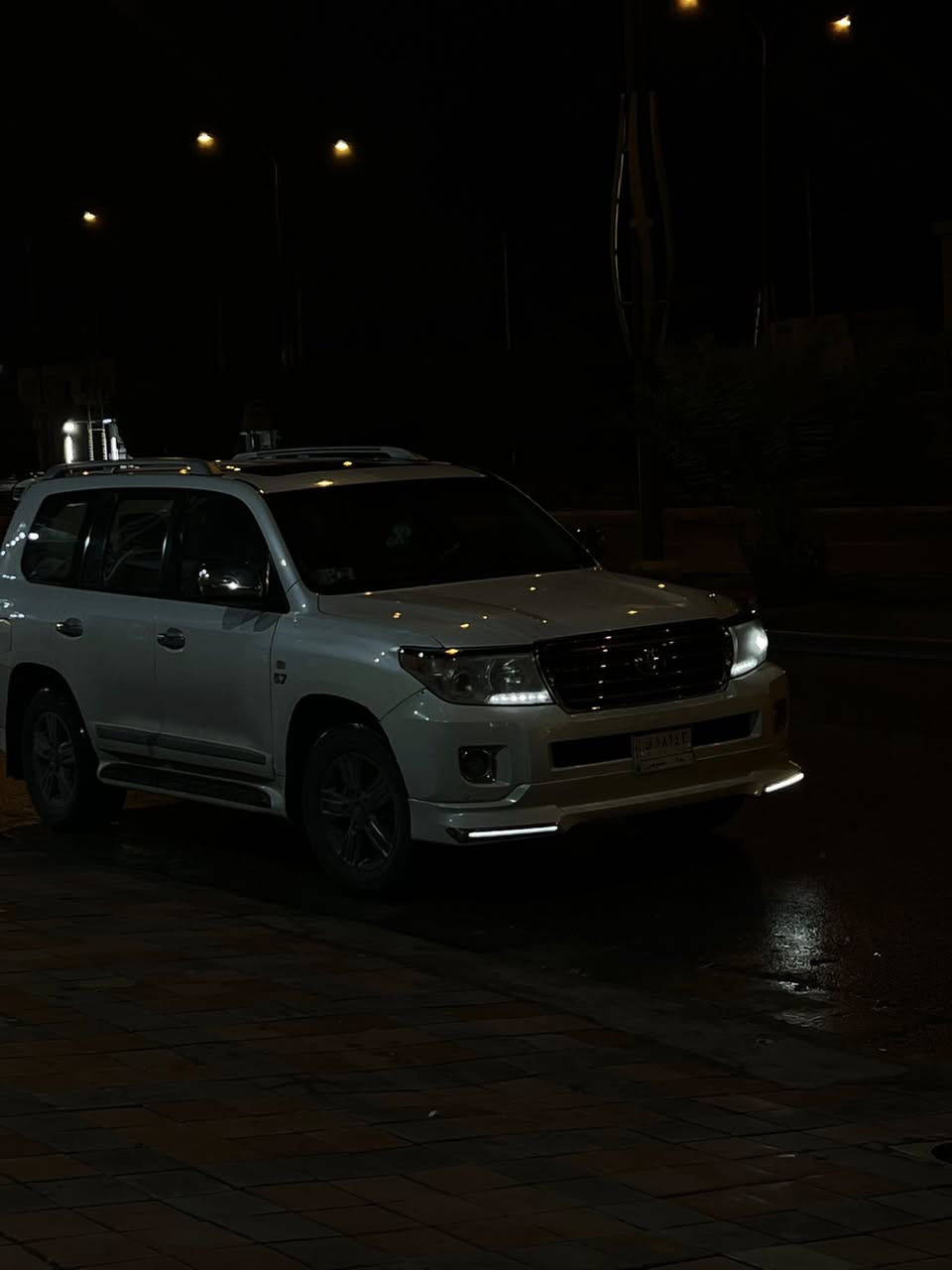 السلام عليكم لاندكروز  vxr 1/1 V8 موصفات لكزز
كفاله فقط نص جاملغ صبغ والباقي سياره بعدها جديده 
رقم بغداد ب اسمي تحويل مباشر 
السياره عندي صارلها ٨ سنوات وعلى ايدي 
السعر ٢٨٥ وبي مجال لطيبين 
 مبارك على الي ياخذها عنواني الانبار الفلوجة 
***********
