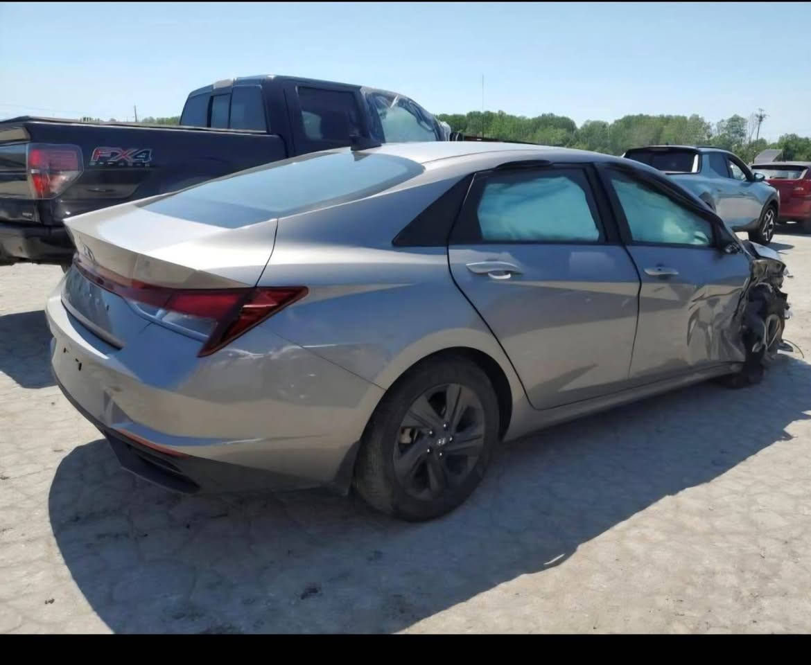 السلام عليكم ورحمة الله  وبركاته هونداي النترا موديل ٢٠٢٢ وارد امريكي  حادثه  موظح بل صور    لون رصاصي .  عداد المشي ٥٢ مايل   رقم اربيل بسمي  تحويل مباشر العنوان بغداد  زعفرانية     رقم  التلفون  *********** بغداد, العراق
