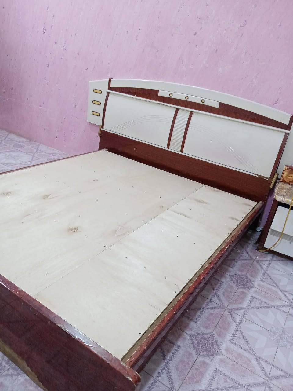 مكلفه بالنشر
غرفه سعره جدا مناسب
تحتاج تصليح
الاستفسار على الرقم*********** بي واتس
