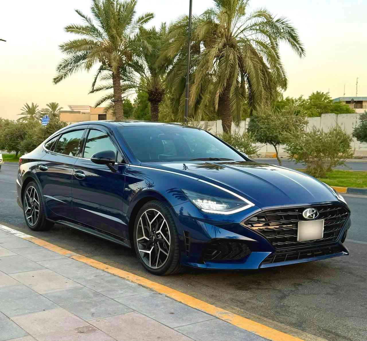 سوناتا 2021 N-Line 

محرك 2500 ( توربو ) 290 حصان

تفاصيل السيارة ………….

حادث امامي بسيط جداً 

حتى البراكيت الامامي سليم 

بدون ايرباك ( ايرباك سليم )

بدون تبديل اي قطعة ( نصف جاملغ صبغ ) 

ماشية ٦٠ الف فقط 

كل شي على وضع الشركة كير محرك راديترات منظومة التبريد و غاز الشركة البلادي

تبريدها بشرط ( ثلاجة ) باقصى درجات حرارة

رقم بغداد باسمي ،،، ثاني يوم احولك

مواصفات السيارة ………….. فول 1/1

محرك 2500 توربو يولد 290 حصان 

و عزم قوي جداً 422 نيوتن / متر

سيارة قوية جداً و محركها يعادل قوة محركات 6 سلندر 

گير Dct دبل كلج 8 نمر 

دفع أمامي

سقف بانوارما قطعتين 

 الزجاج الامامي يجي دبل جام

الزجاج الامامي اوتو

رادار امامي و خلفي و جانبي 

مانع اصطدام امامي  

مانع اصطدام خلفي عند الرجوع 

نقاط عمياء عند تغيير المسار 

حساسات بالابواب للتنبيه عند فتح الباب و سيارة قادمة من الخلف 

شاشة كبيرة ( تختلف عن باقي الفئات ) 

تدعم الكار بلي و الاندرويد اوتو

قيادة ذاتية 

شاشة رقمية للعدادات و الكيجات متغيرة عند تغيير نظام القيادة

4 وضعيات للقيادة 

Normal-costum-sport-sport plus

انارة داخلية متغيرة 7 الوان بالدشبورد و الابواب 

نظام المحافظة على المسار 

كروس ( تحكم بالسرعة )

شاحن وايرلس لاسلكي 

منافذ للشحن امامية و خلفية

تبريد بيانو 

قطعتين تبريد امامي و خلفي

تبريد منفصل للراكب و السائق

12 سماعة فائقة الجودة من شركة Bose

مزودة بمضخم صوت خارجي 

دخول ذكي و انارة ترحيب 

قفل ذاتي عند الابتعاد 

فتح الصندوق الخلفي عند الاقتراب 

اشارات بالمرايا الجانبية 

تشغيل عن بعد 

انارة led امامية

بگ لايت خلفي led 

تدفئة ستيرن

تدفئة كشنات امامية و خلفية

كشنات حضن رياضية جلد و كنتارا 

مختمة بعلامة N Line بالكشنات و الستيرن و الگير و الاطارات و الجاملغات الامامية و الصندوق

نظام Auto Hold

يعني بالازدحام تضغط البريك ضغطة وحدة و تشيل رجلك تبقى السيارة لازمة بريك لحد ما تضغط عالبنزين يلة تمشي 

نظام تنبيه اذا تحرك السير وانت بقيت واكف تنبهك

الماسحات الامامية اوتو بالمطر

ويل كب بلادي حجم 19

هاند بريك بصمة كهربائي

نظام ترحيب صوتي

للاتصال *********** او *********** واتساب او على الخط 

عنوانها بغداد
