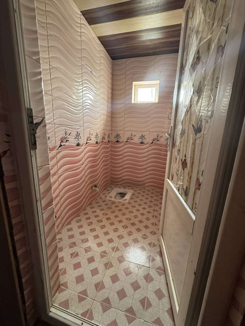 بيت للبيع بانميل الشارع العام  على شارع  مقابل مشروع الماء  البيت  جديد لوك نظيف 100 /100بيع سريع 22  
للستفسار اتصل ***********
