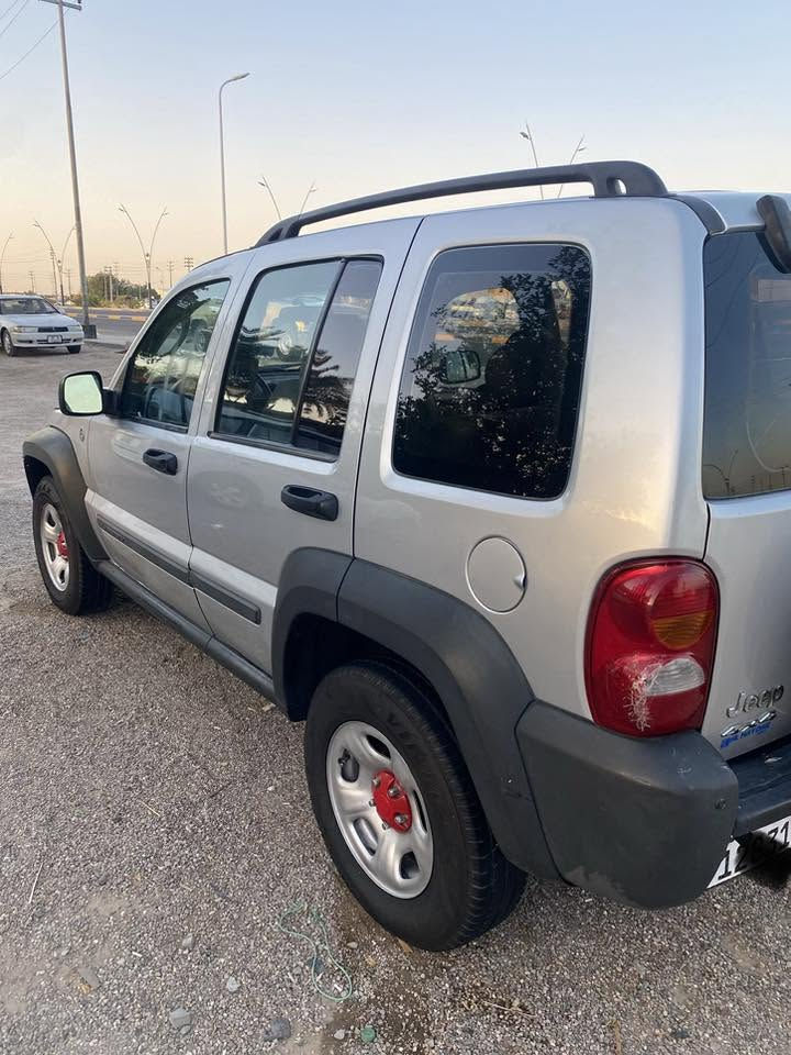 جيب ليبرتي 2007// 80 موجود اتصال***********
