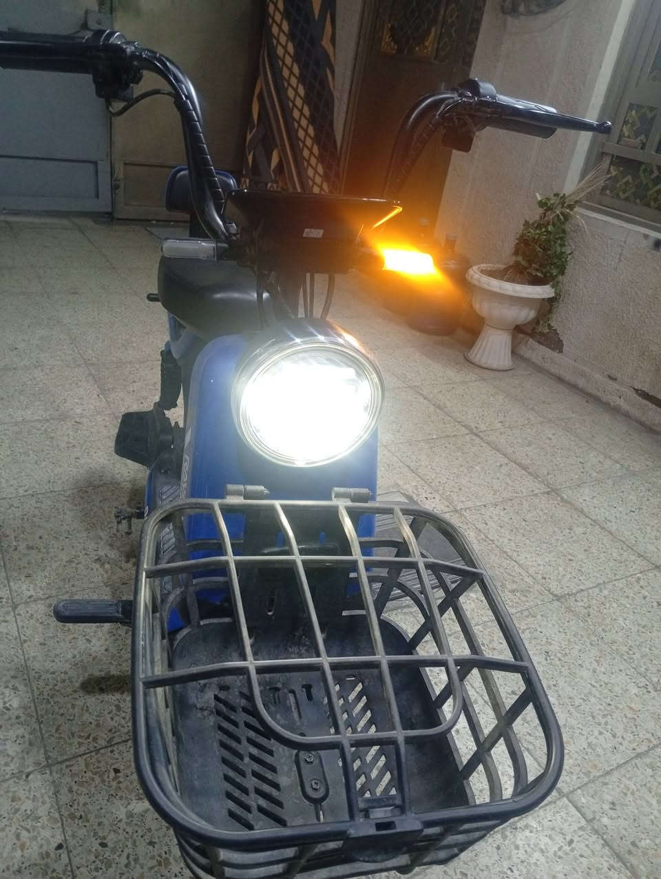 سلام عليكم دراجة حجم 14 الريان
احسن شركة حالياً بالدراجات الشحن
الدراجة جديده الله شاهد كلشي ما بيه صارله تقريبا 26 يوم من طالعه من الشركة الدراجة بصمة 1 وسويج1 لايت عالي ناصي امامي خلفي اشاير هورن كلهن الكهربائيات
كلهن شغالات بيه نضام P يعني تدوس بريك يلة تمشي 
السعر (275 وبيه مجال)
مكاني بغداد مدينة الصدر 
شراي اتصل (***********)
