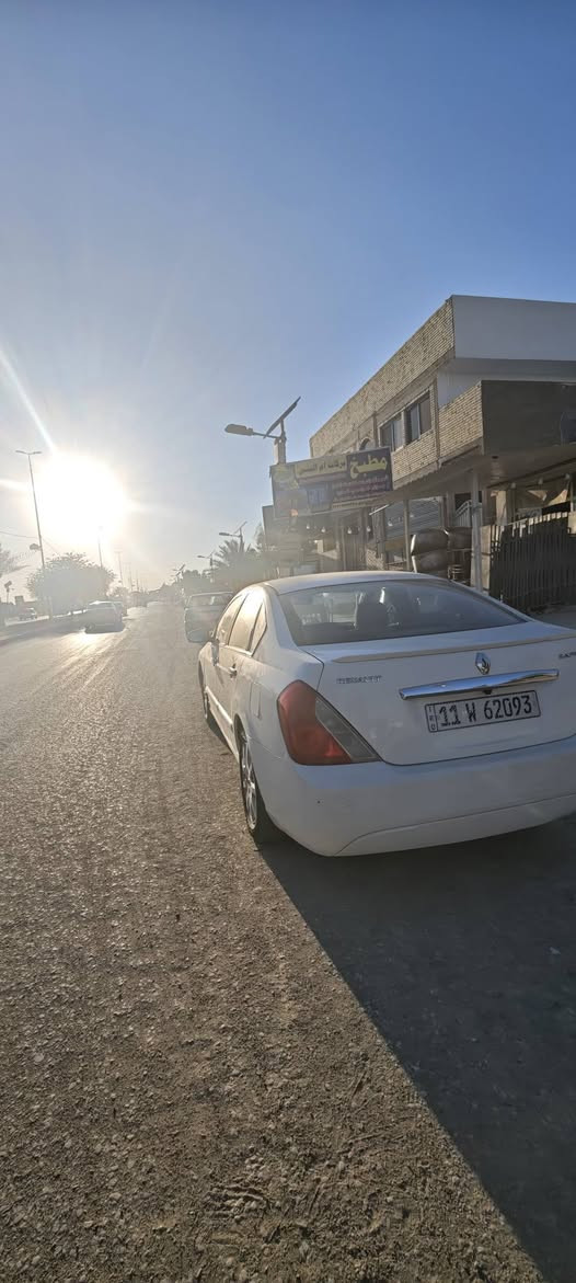 السلام عليكم رينو سافران 2009 سياره بيها تبديل بنيد وجاملغ سياره حلوه مال جنيان بيها مكانات عوزهن رش مرشيتهن تجي تشوف بعينك رقم بغداد انكليزي سنويه 2032 هزه جديده سياره متعوب عليها  سعرها 80 وبيها مجال حك الجيه***********
