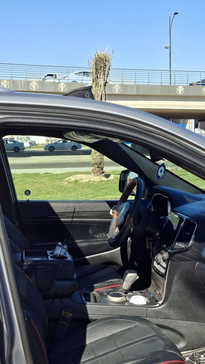 سياره جيب شيروكي بلاك توب فول مواصفات
 رادار قياده ذاتيه موديل 2021 كشنات تدفئه تبريد جلد كنتارة
فتحه بانوراما باب خلفي كهربائي سماعه خلفيه ستريو
تخم تايرات حداده مكينه كير جديد بلاد سيارة وارد امريكي حادثها جاملق امامي ايسر بارد فق من دون تبديل
فتح تغليف نانو كامل 80K ماشيه السياره مكفوله
6V المكان بصره رقمها بغداد الاستفسار ع هاذ الرقم *********** اتصال او واتساب
