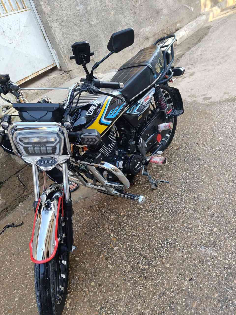 سلام عليكم دراجه سونك 25 نضافه خير من الله كهربائيات  ومحرك خير من الله الدراجه بيه منفيست اوراق  الدراجه مالت بيت يعني جنيه  
***********
