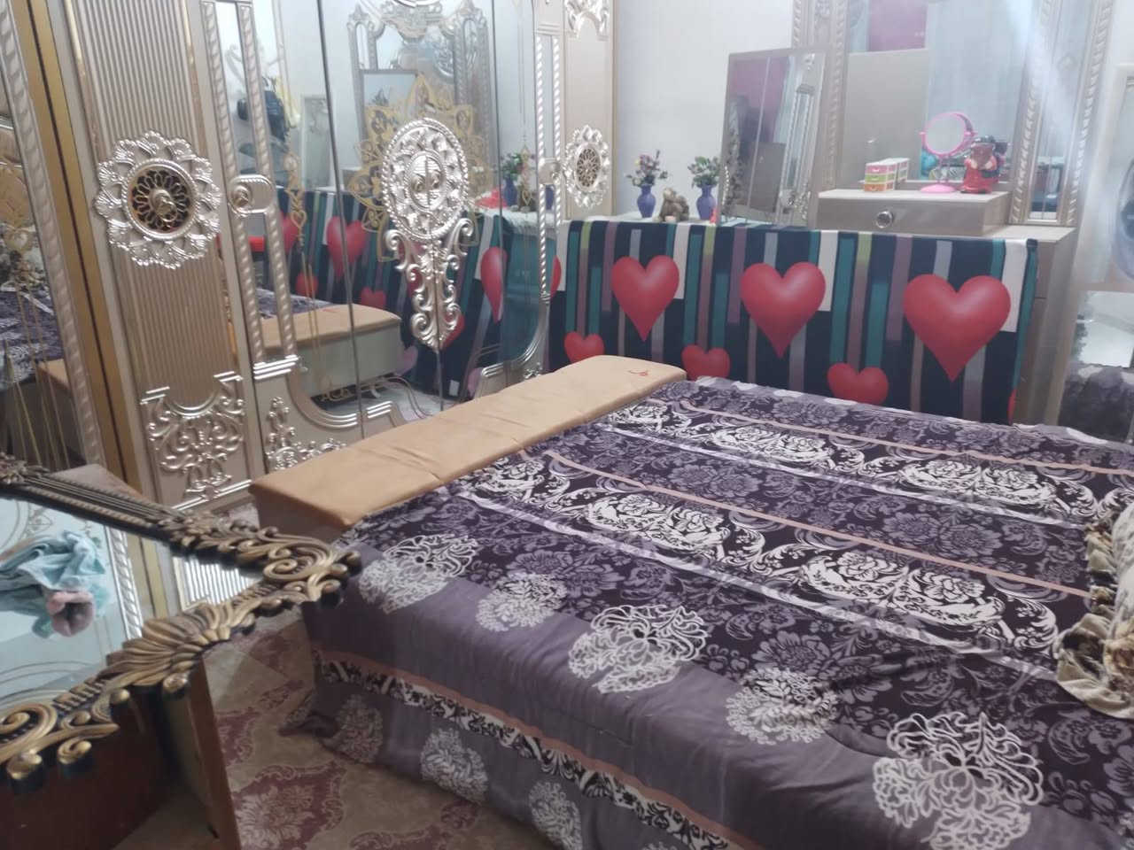 &غرفه تركيه بمليون و١٠٠ وبيهه مجال 
&غرفه اخشاب تزكام ب٧٠٠وبيهه مجال ( ممكن بس الكنتور ) 
&ميز بلازمه ب٧٥ وبي مجال
& شاشه حجم ٣٢ نوعيه شلونك ب٦٠ وبي مجال 

&زوليه تركيه ثقيله ٣*٤ ب١٠٠ وبيهه مجال 
كربلاء/ الحر / حي القادسيه 
***********
