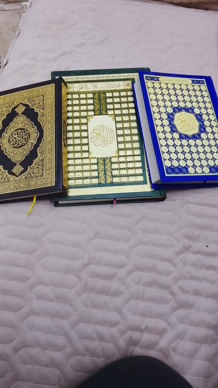 على بركة الله وقرب حلول شهر رمضان المبارك وفرنا لكم مصاحف ذات جوده وطباعه عاليه بورق شامو بغلاف جميل ومجلد بحرفيه مطبوع بالون الذهبي والكميه محدوده القياس ١٧×٢٤ هديته ٤٥٠٠ دينار. وقياس ٢٠×١٥ هديته ٣٥٠٠  للاتصال *********** وات ساب
