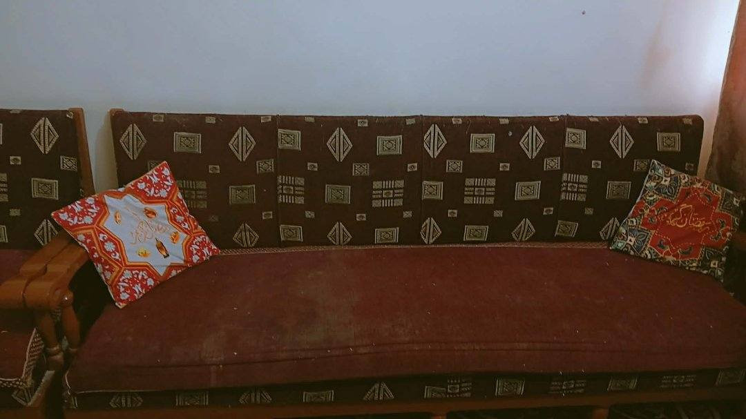 تخم نجاره عشره مقاعد. نظيف
سعره ١٥٠ 
حله شارع ستين


**إذا كنت صاحب هذا الإعلان وتريد حذفه لأي سبب، رجاءا أرسل رسالة إلى الدعم الفني**