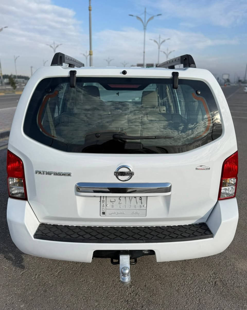نيسان بافندر 2011 كفاله عامه
رقم بغداد تحويل مباشر 
عداد المسافه : 83 الف km حقيقي 
حجم المحرك : 6 سلندر 4000 دفع خلفي 

المواصفات ..
شاشه - CD - مسجل - كامره خلفيه 
كرسي سائق كهرباء - مقاعد جلد بلاد 
7 راكب - تبريد 3 قطع - مري تحكم كهرباء
تحكم ستيرن - حساس ضغط الإطارات 
ويل كب - هوك خلفي - سنتر لوك 
تخم ارضيات الشركة والكتلوكات كامله
السياره نضيفه جدا وعليها ادامه كامله 
 مكفوله من الصبغ والتبديل والايرباك 

     السعر (( 135 ورقه )) 
*********** مكانها كربلاء
