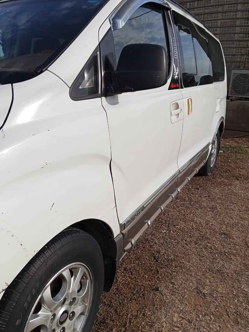 السلام عليكم 
ستاركس للبيع موديل 2011 مفتوح رقم بغداد دولي مصفره هيئه غرامات شواصي كفاله كير محرك حداديه دوشمه كهربائيات  
الرقم *********** مكاني الإسكندرية
