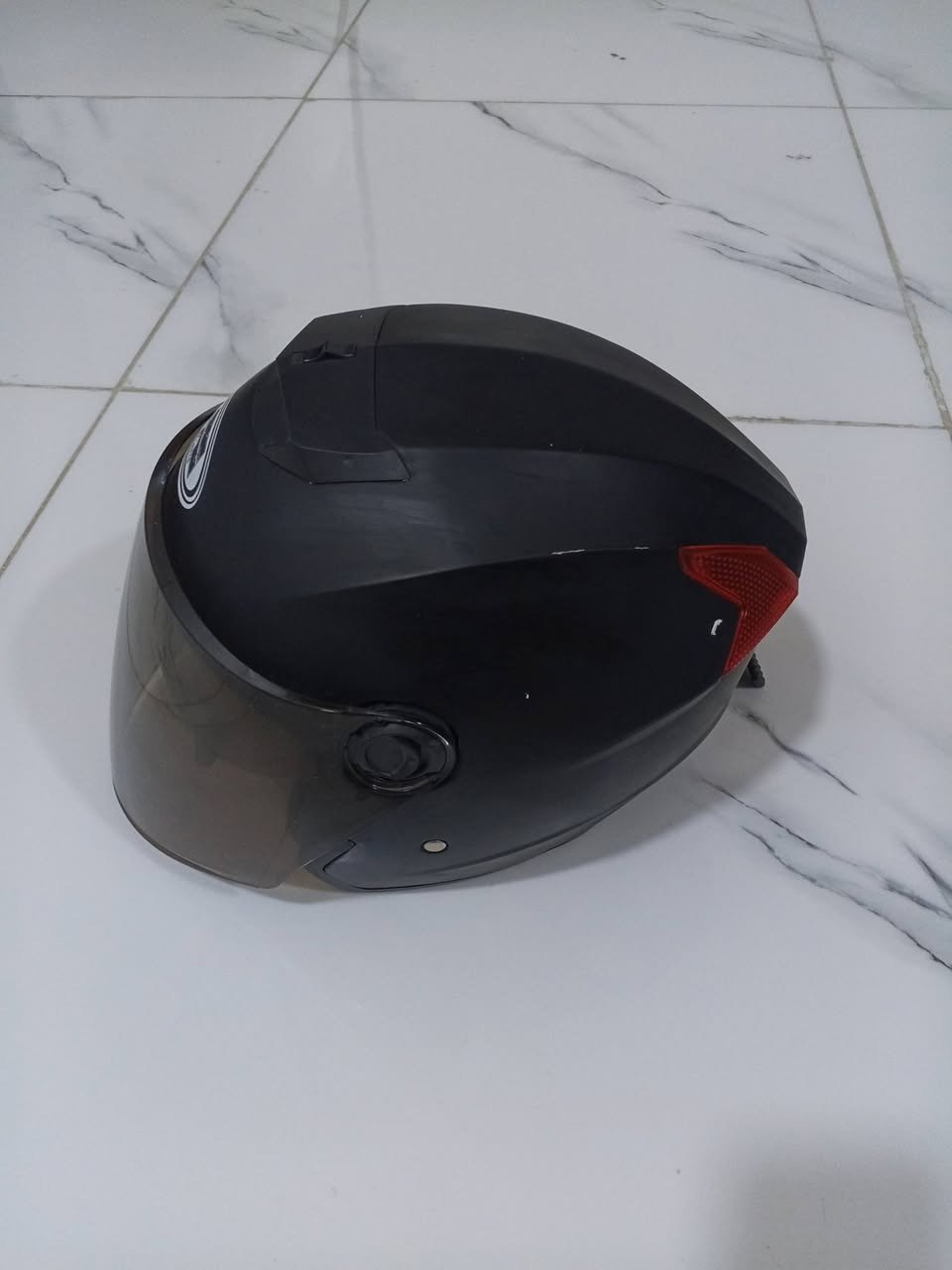 سلام عليكم من رخصة الادمن خوذه صيفيه للبيع جديده مستخدمه شهر مكاني بغداد السعر 25بيها مجال ***********بي وات ساب
