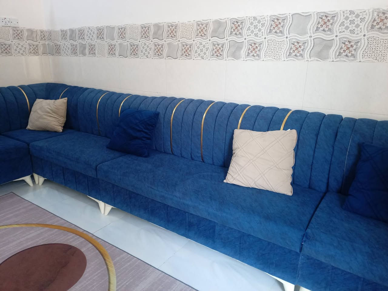 ديوان 13 مقعد للبيع السعر 250 العنوان كربلاء الحر للاستفسار ***********
