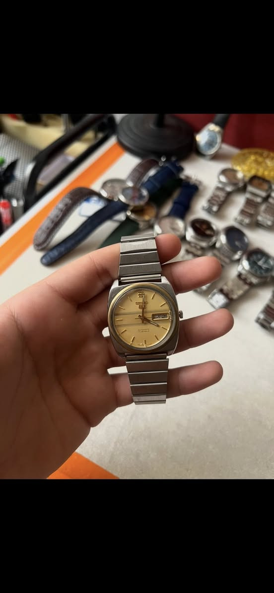 مجموعه ساعات للبيع كل قطعه وسعرها
للاستفسار يرجو مراسلتنا على الخاص ما صوره القطعه لمعرفه السعر او على الرقم التالي ***********
