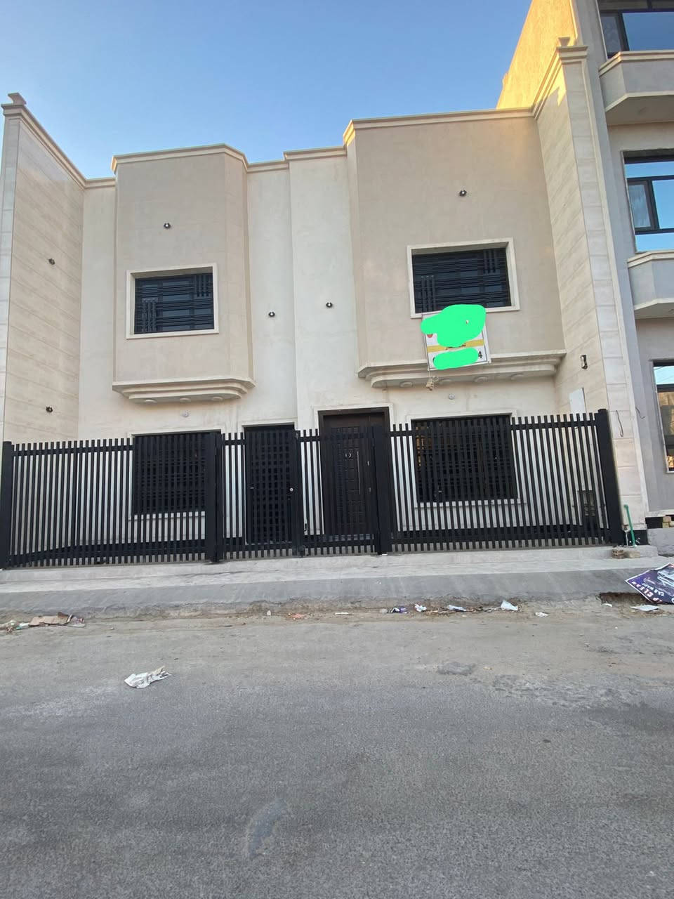 للبيع١٠٠م واجهة ١٠ نزال ١٠ حي الجهاد المخابرات ٣نوم وستقبال ومطبخ ***********
عقارات اليزن
