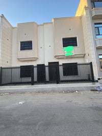 للبيع١٠٠م واجهة ١٠ نزال ١٠ حي الجهاد المخابرات ٣نوم وستقبال ومطبخ ٠٧٧٠...