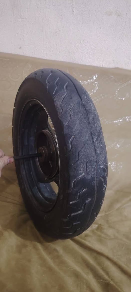 ويل ماكس كامل هوه ول تاير بس التاير  محروگ حرگه بصيطه بس نضيف ما صار من شادينه  سعره ٢٥ او اذا اتريد ابيعلك بس الويل اب ٢٠ المكان الحبيبيه


**إذا كنت صاحب هذا الإعلان وتريد حذفه لأي سبب، رجاءا أرسل رسالة إلى الدعم الفني**