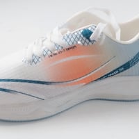 حذاء رياضي • قياس 44 • نعل ماص