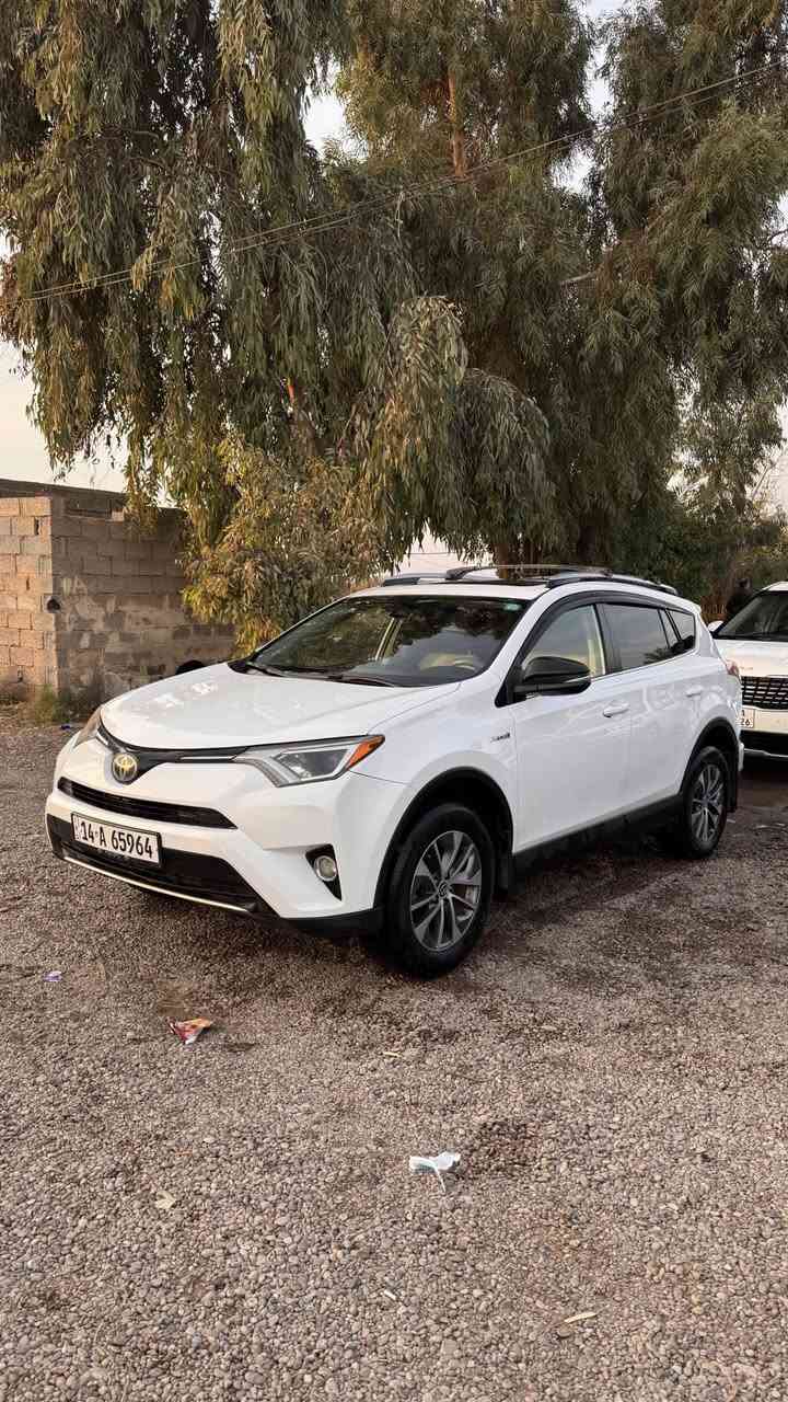 السلام عليكم  
راف فورً هايبرد و بانزين 
موديل 2018 امريكيً فول مواصفات
بدون صبغ ماعدا الدعامياتً حداديه جديده صدر جديد رقم بصره الدولي تحويل مشروع وطني لكل محافظات العراق ماشيه 53الف السعر 180وبيه مجال 
رقم صاحب السياره ***********
مكان السياره بلد
