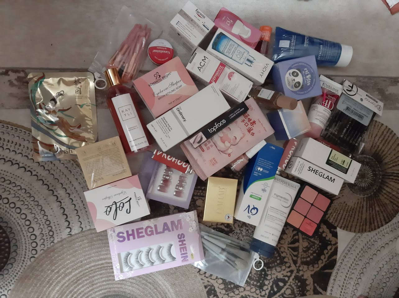 بوكس مكياج كامل يتكون من 30 ايتم متنوع مع توصيل مجاني وبسعر الجمله عادي تكدر تفتح بيج بيهن اذا تشتري اكثر من بوكس وشرط اكسبايرات 2030 سعر البوكس 90 الف حاليا موجود ست بوكسات متوفرات


**إذا كنت صاحب هذا الإعلان وتريد حذفه لأي سبب، رجاءا أرسل رسالة إلى الدعم الفني**