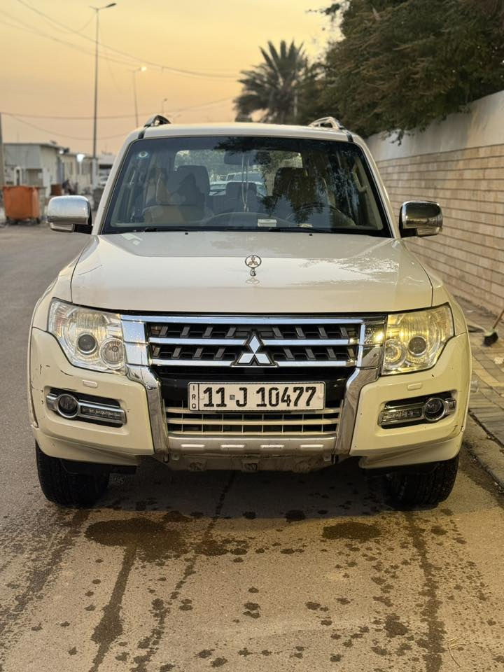 لسلام عليكم باجيرو ٢٠١٠ حبتور
 سنوية جديدة
ماشية ١٨٨كم
السيارة نظيفه غرفتها جديدةلايت زنون اصلي 
 ٣ قطع صبغ وشبر حافه البنيد 
محدث البجم مالتها وشاشه وكامرة
السعر  ١٢٠ $ وبيها مجال بسيط
مكاني بغداد  الاتصال ***********
