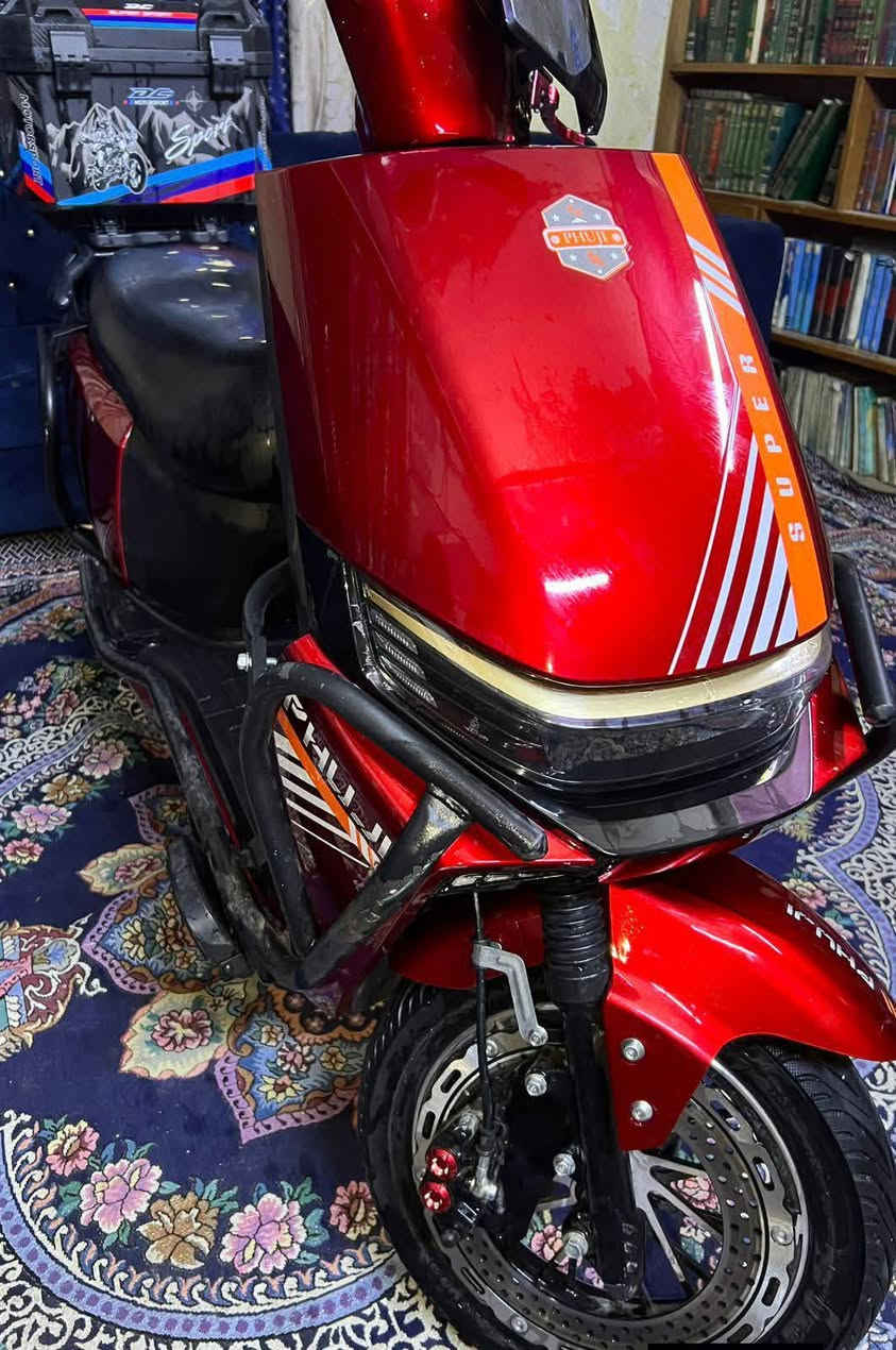 السلام عليكم دراجه للبيع شحن نوعها فوچي باتريات سته مسطره سرعه 80 تمشي 80كيلو ملف ألفين وميتين سعر 600 العنوان بغداد حي العامل ***********
