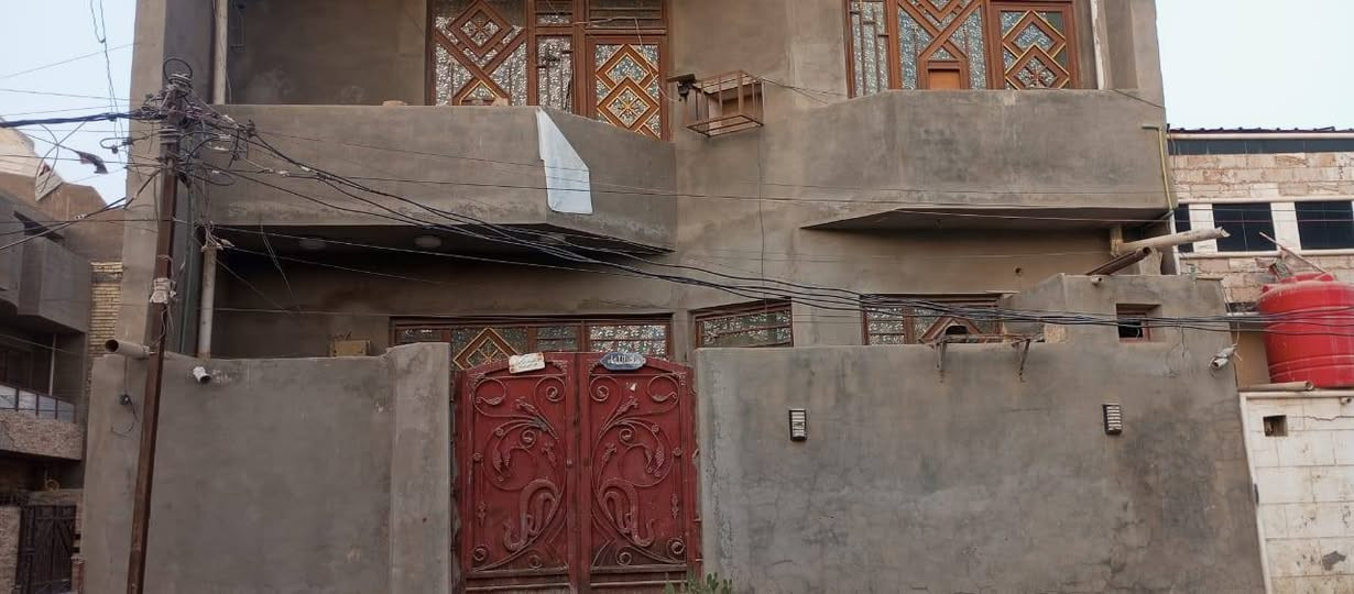 دار للبيت ١٠٠ متر مربع ركن في دوانم الشعله في شارع الخباطه بل بدايه البيت يتكون من ٣ غرف واستقبال و٣ صحيات للاستفسار ***********
