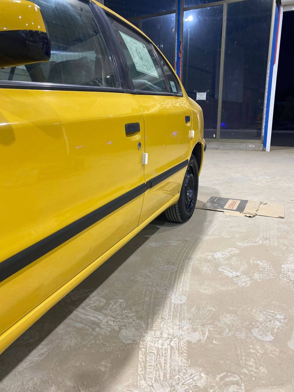 السلام عليكم سمند 2012 مكينه كير حداديه مكفوله سياره جديده رقم بغداد نكليزي مصفره  هيه وغرامات بيها تخم تاير جديد كهربائيات كلها شغاله تتفئه تبريد ثلج سياره لاضربه والتبديل السعر و49 مكان السياره بغداد مدينه الصدر ***********
