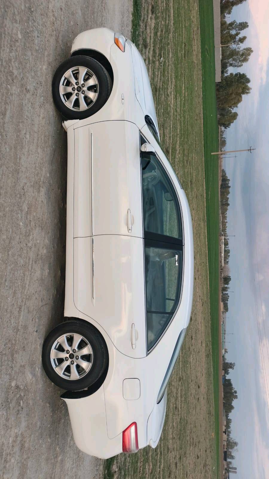 سيارتي بيضاء نظيفة وفي حالة ممتازة. مناسبة للقيادة في المدينة والمناطق الريفية. موفرة بالوقود ولها تصميم أنيق ورياضي. مستعدة للاستعمال بدون أي تصليحات ضرورية حالياً.