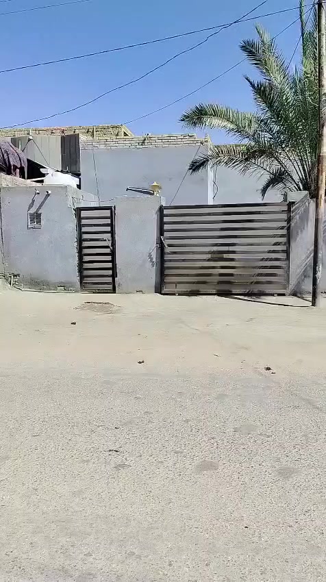 السلام عليكم بيت بلقاطع شارع عشرين المساحه ٢٥٠ واقع حال ٣٠٠  للستفسار ***********
***********
