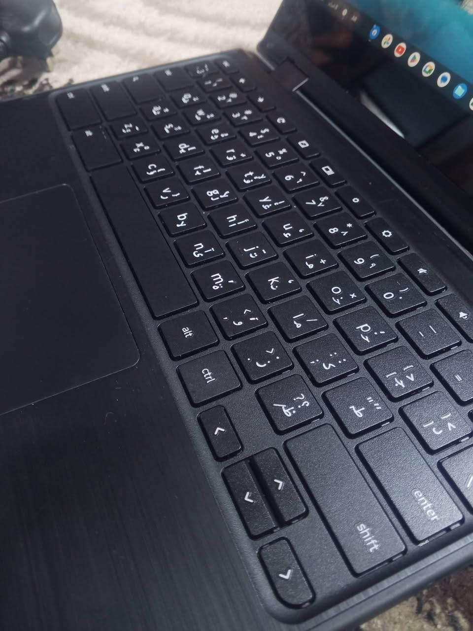 سلام عليكم 
لابتوب لينوفا قلاب اندرويد 
ذاكره 32 كيبورد عربي نكليزي 
مكاني بلد 
او مراوس بتلفون
***********
