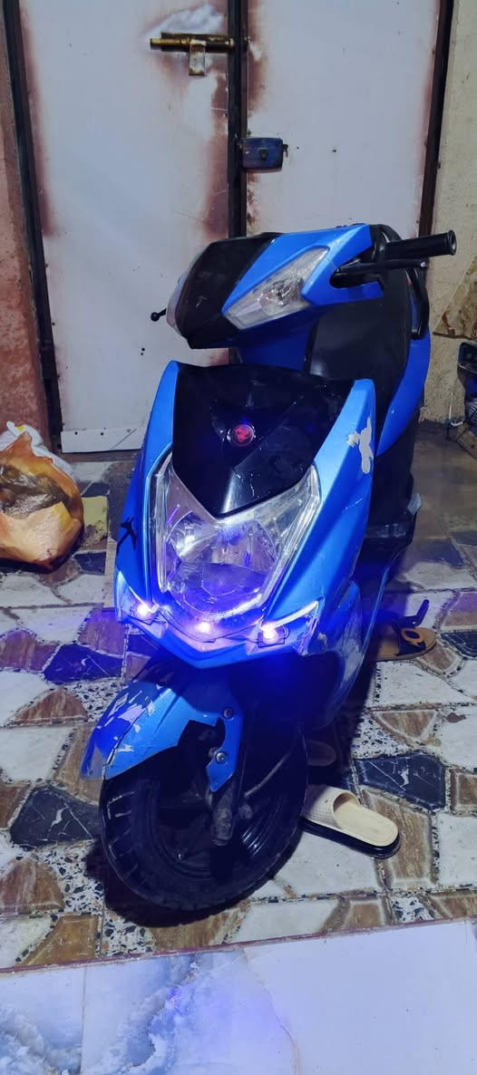 سلام عليكم دراجه سكنس باب اول دراجه خير من الله سرعه 140 كلشي شغال بيهه الدراجه بيهه خيط تبخير سعر 350 العلوان بصره تنومه ***********
