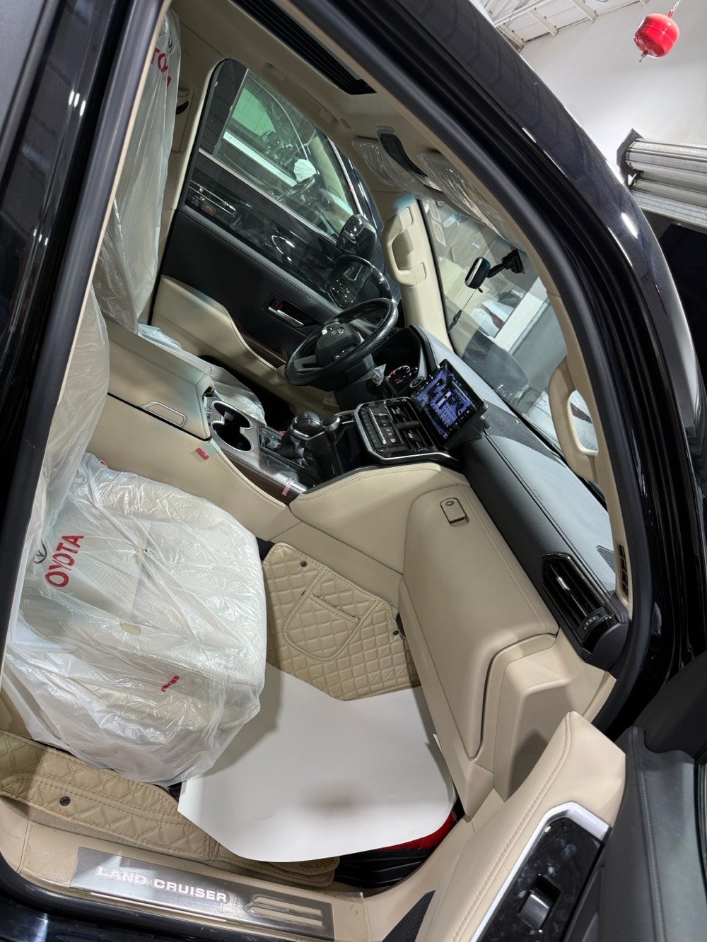 * لاندكروزر GXR لمتد بلاك ادشن 2024 رقم بغداد مستعمل 
* ⁠سعد العبيدي (7700637589)
* ⁠الموديل : 2024 
* ⁠الفئة: GXR / LIMTE بلاك 
* ⁠السعر (68.000 $) دولار 
* ⁠اللون اسود رقم بغداد 
* ⁠العدد (زيرو)داخل جلد (بيجي 
* ⁠محرك  6 سلند (4000) 
* ⁠لد شباك امامي 
* ⁠شباك امامي اسود بلاك 
* ⁠علامات البلاك الخمسة 
* ⁠ترايش ابواب اسود 
* ⁠كتابات اللمتد ولاندكروز الاسود
* ⁠سبايدر  خلفي شمعة
* دعاميات كت (لحاية) 
* ايرباك عدد (8)
* ⁠بصمة تشغيل بصمات ابواب عدد (5) 
* ⁠شاشة امامية كبيرة 
* شاشات خلفية عدد (2)
* ⁠كامرات عدد 4 (360 درجة) 
* ⁠فتحة سقف (سلايت) 
* ⁠كراسي الامامية كهرباء 
* كراسي الامامية تبريد 
* ⁠مقاعد (7) راكب دفع رباعي (4 * 4) 
* ⁠ثلاجة وسطية جنطة كهرباء 
* ⁠تشغيل عن شاحن واير ليس 
* ⁠حساس امامي خلفي 
* ⁠مري طي كهرباء ويل (20 انج)
* ⁠وباقي مواصفاتGXR المتد  البلاك المعروفة 
* ⁠السعر (68.000 $) دولار 
* بغداد - معارض النهضة - الشارع الثاني - شركة الخليج العربي هـ(***********)