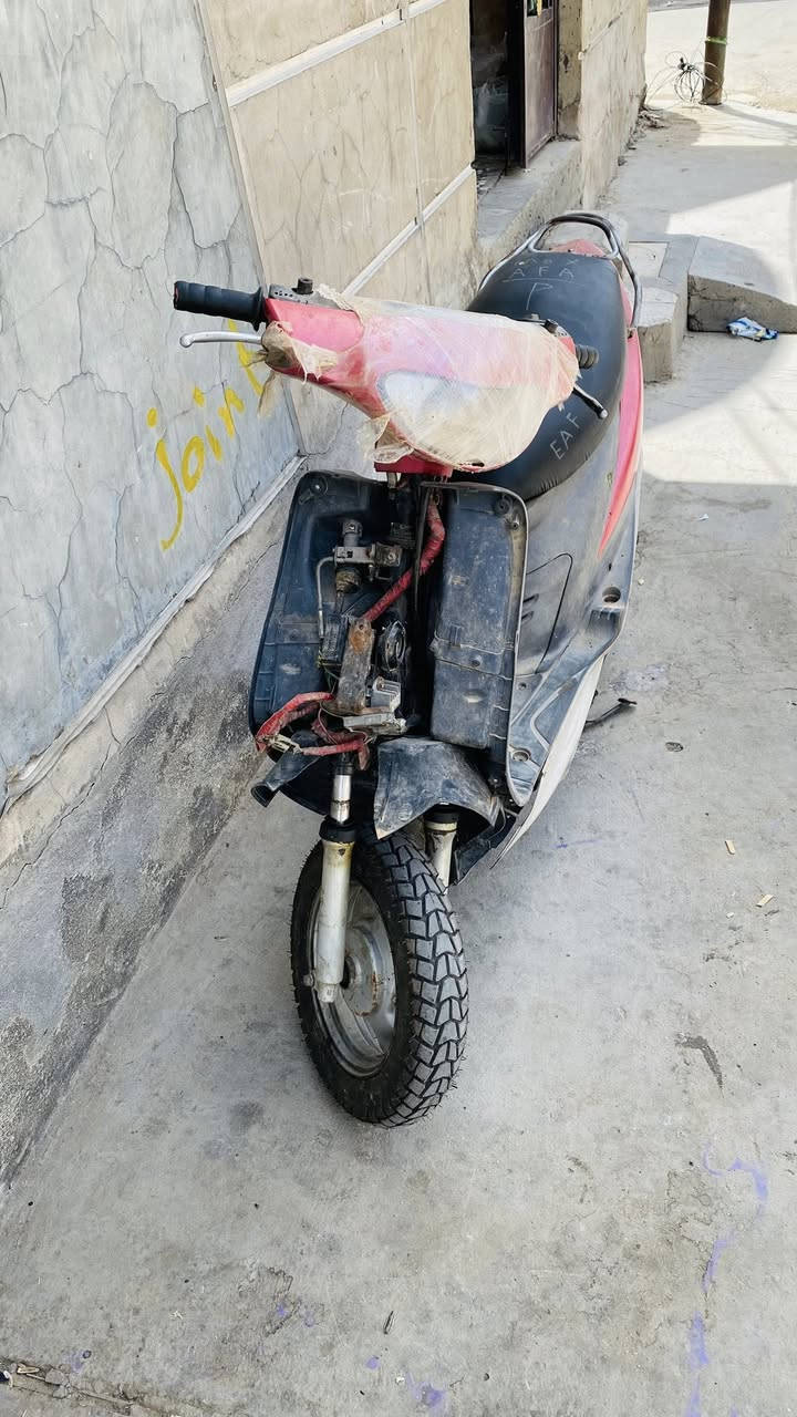 ماكس منغولي للبيع مكينه مفتوحه كفرات مالته مكسورات الاماميات  دراجه نضيفه ومرتبه ع كد شغل سعر 350وبيه مجال حك الجيه ***********
