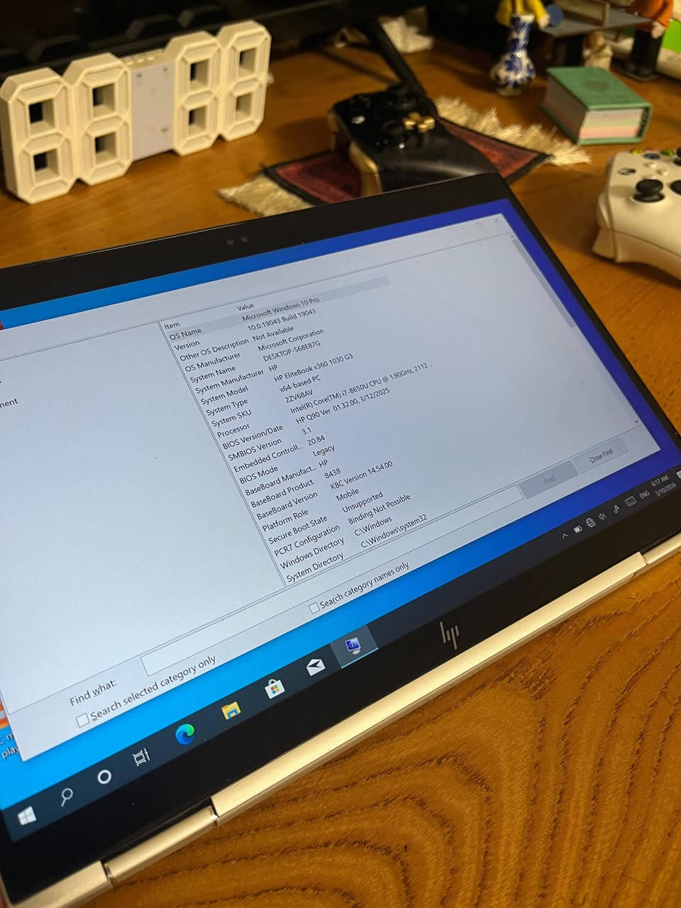 � لابتوب HP EliteBook x360 1030 G3 للبيع – نسخة قوية
جهاز بزنس أصلي من HP، قوي، خفيف، ويدعم اللمس 360°، مناسب للجامعة، الشغل، والإنترنت.

🔥 المواصفات والمميزات:

 • المعالج: Intel Core i7‑8650U (جيل 8، سريع للمهام الثقيلة)
 • الرام: 16GB لتعدد المهام بسلاسة
 • الخزن: SSD سريع (256/512GB) للتشغيل الفوري للويندوز والبرامج
 • الشاشة: 13.3 إنج Full HD لمس مع 10 نقاط لمس
 • 360° تحويل الشاشة لتستعمله كـ تابلت
 • بصمة Fingerprint لفتح الجهاز بسرعة وأمان
 • كيبورد بإضاءة للعمل بالليل
 • صوت Bang & Olufsen عالي ونقي
 • كاميرا HD للمكالمات والدراسة
 • منافذ: USB‑A + HDMI + Type‑C Thunderbolt
 • واي فاي سريع + بلوتوث
 • هيكل ألمنيوم قوي وخفيف، الوزن حوالي 1.25 كغم فقط

✅ مميزات إضافية:
✔ سريع جداً بفضل SSD + i7
✔ مثالي للطلاب والجامعة
✔ مناسب للأوفيس، الإنترنت، وحتى الألعاب الخفيفة

📍 الحالة: نظيف جداً ويعمل بكفاءة
🔌 الشاحن الأصلي موجود

💰 السعر: 500,000 دينار
المكان بغداد

📩 للتواصل خاص او***********
