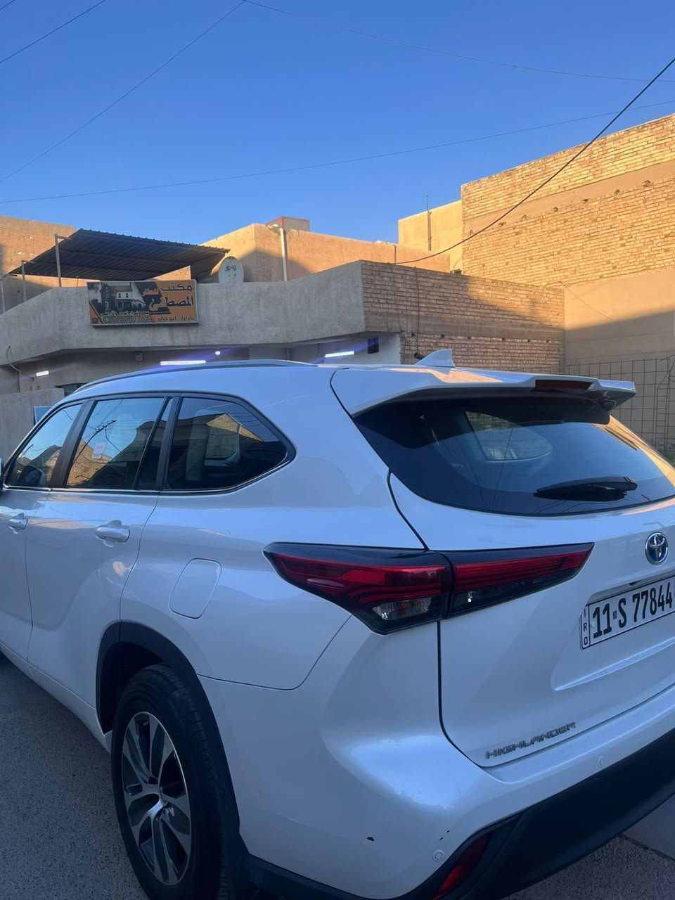 السلام عليكم
هايلندر 2023 
خليجيه وكاله SAS 
ماشيه 49km
* كفاله بيها تبديل قطعتين اصلي نفس اللون 
شخط جاملغ وباب وبدلت نفس اللون 
بدون دواخل وكالهSAS
 GLE فول مواصفات 
السعر : 35$ الف 
المكان : بغداد العامريه او اليرموك أربع شوارع 
للاستفسار : ***********
بهاء ابو علي
