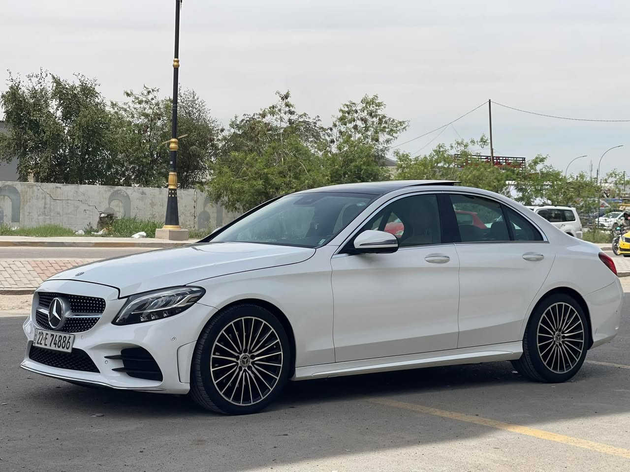 السلام عليكم
للبيع Mercedes C300 2021 
السيارة 4matic 2.0 T  
رقم اربيل تحويل مباشر 
بانوراما
دبل ماوس
شاشة كبيره 
عدادات دجتل (٣ اشكال متغير) 
لد داخلي 64 لون 
اوتو هولد
اوتو بارك 
شحن وايرلس
دبل ماوس
كشنات كهرباء
تدفئة كشنات
جنطه كهرباء
حساسات 360 درجة
كامرات 360 درجة
رادار امامي 
رادار خلفي
نقطه عمياء 
بصمه ابواب 
بصمة تشغيل
ماشيه 45 الف ميل
داخل جلد ( بيج ) اصل
لايتات زينون 
وبعد بيها هواي مواصفات معروفة 

مكاني بابل 

***********
